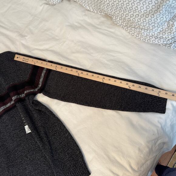 Urban Pipeline Black Gray Burgundy Sweater Size Men's Large - Picture 6 of 10